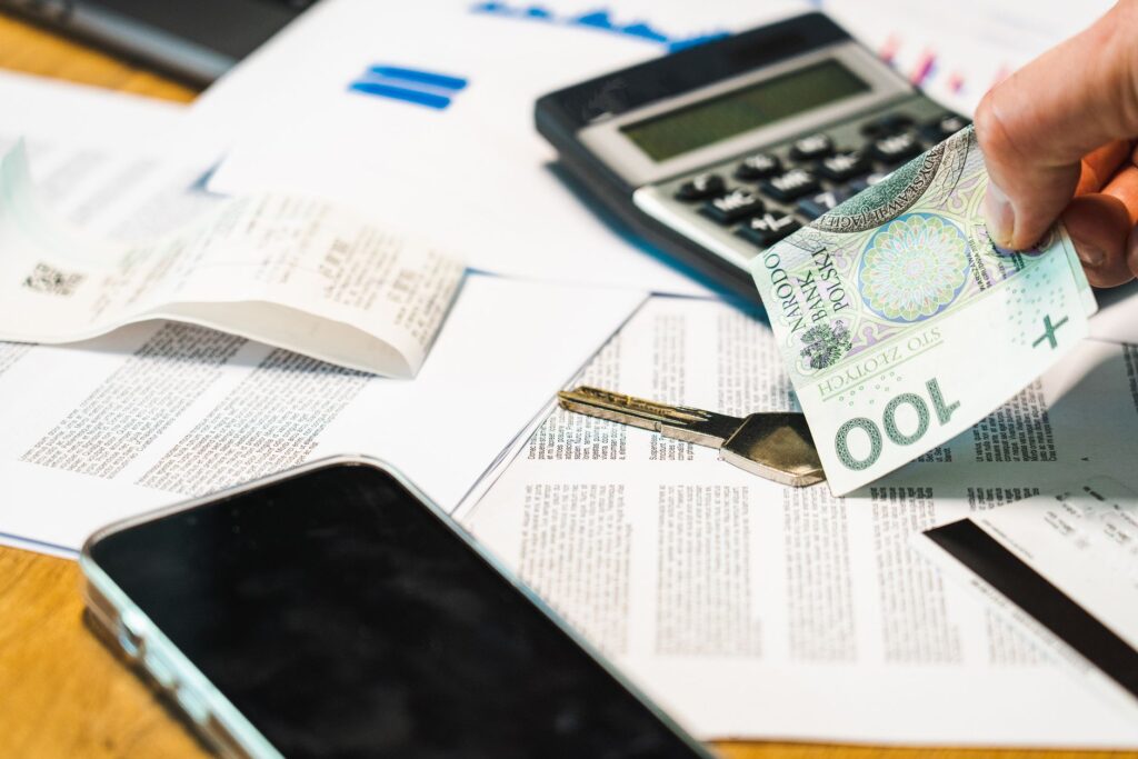 携帯料金の滞納と信用情報の回復期間を解説するイメージ